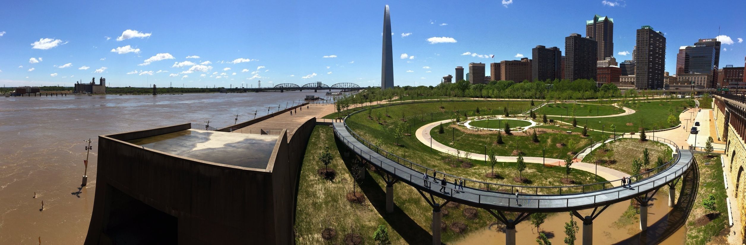 Mississippi River crests in St. Louis
